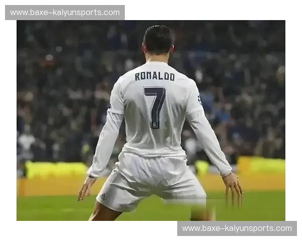 欧冠之巅的宿命咆哮：皇马vs拜仁，在新浪体育见证豪门恩怨的终极交响